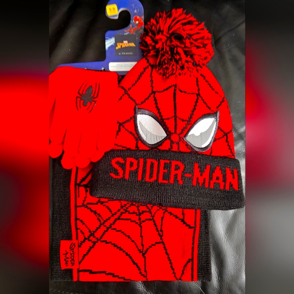 Spider-Man Red and Black Winter Set